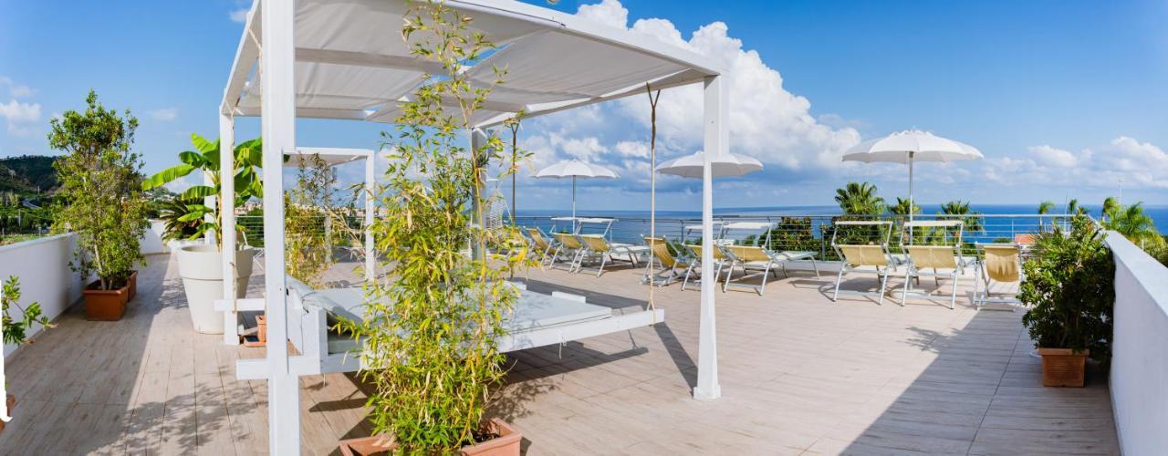 Residence Porto Ulisse Parghelia Eksteriør billede