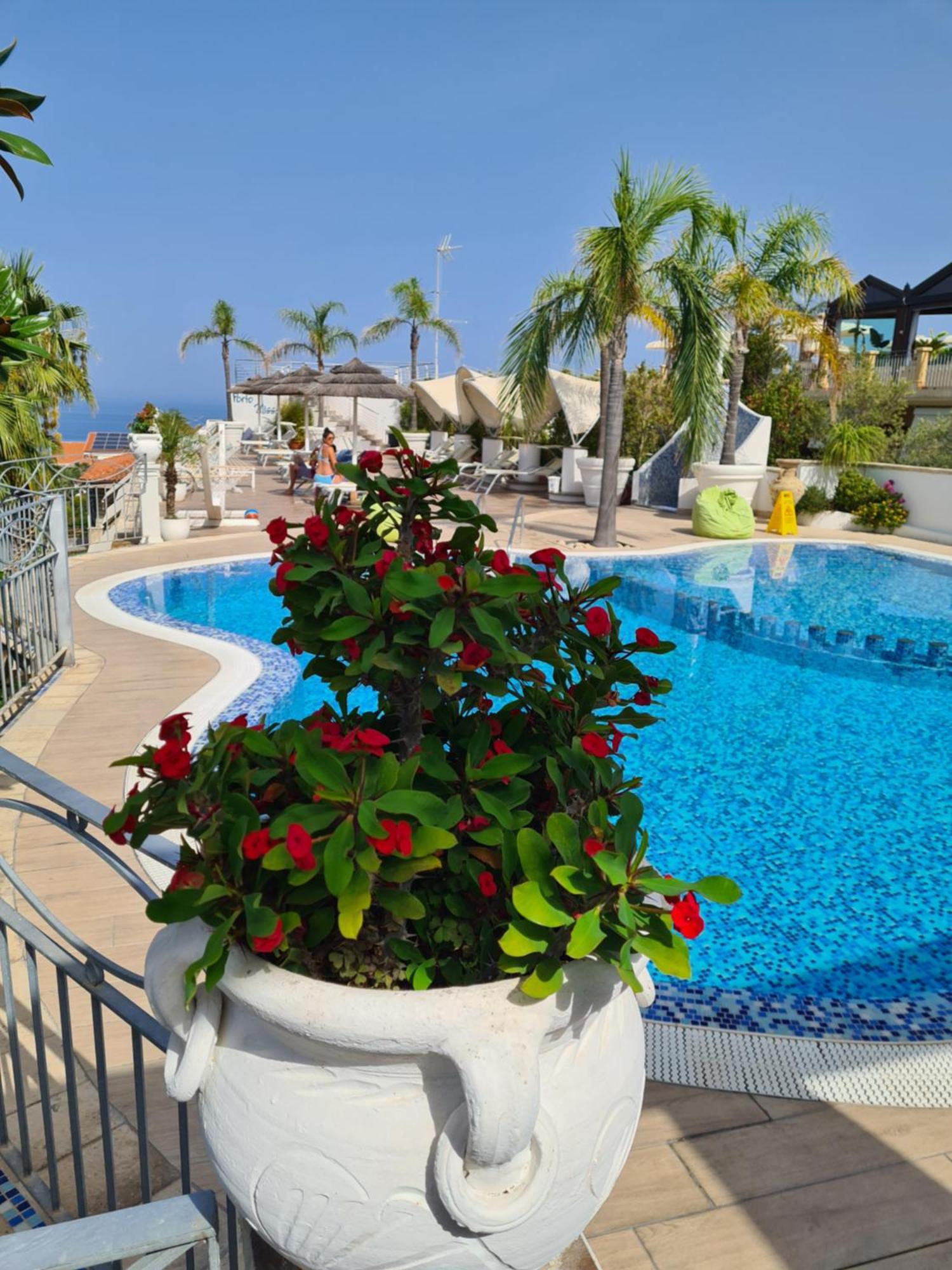 Residence Porto Ulisse Parghelia Eksteriør billede