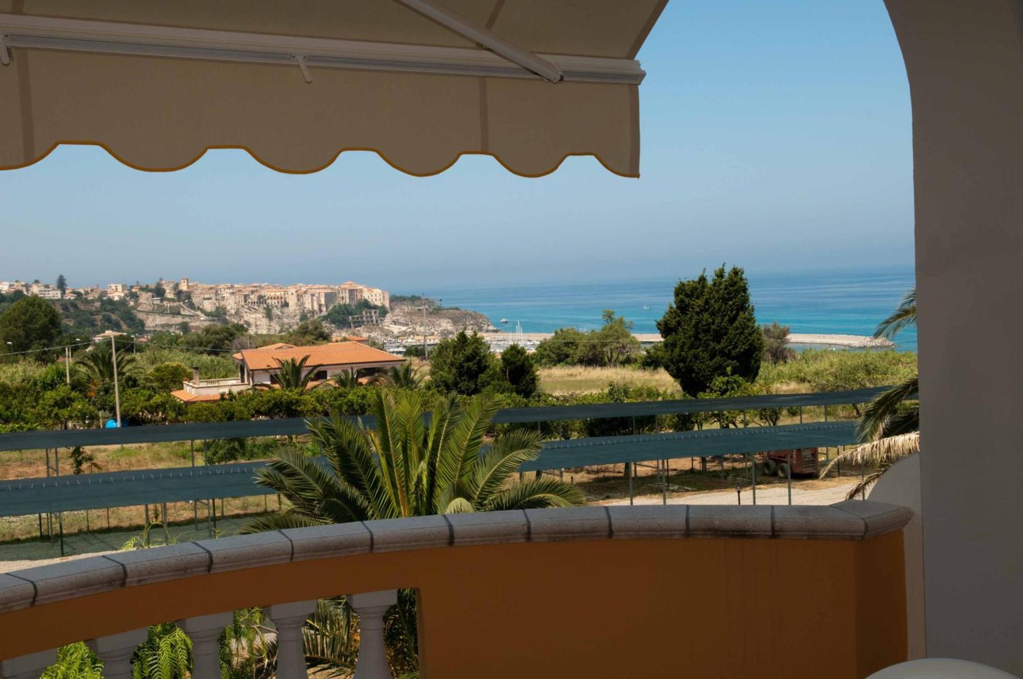 Residence Porto Ulisse Parghelia Eksteriør billede