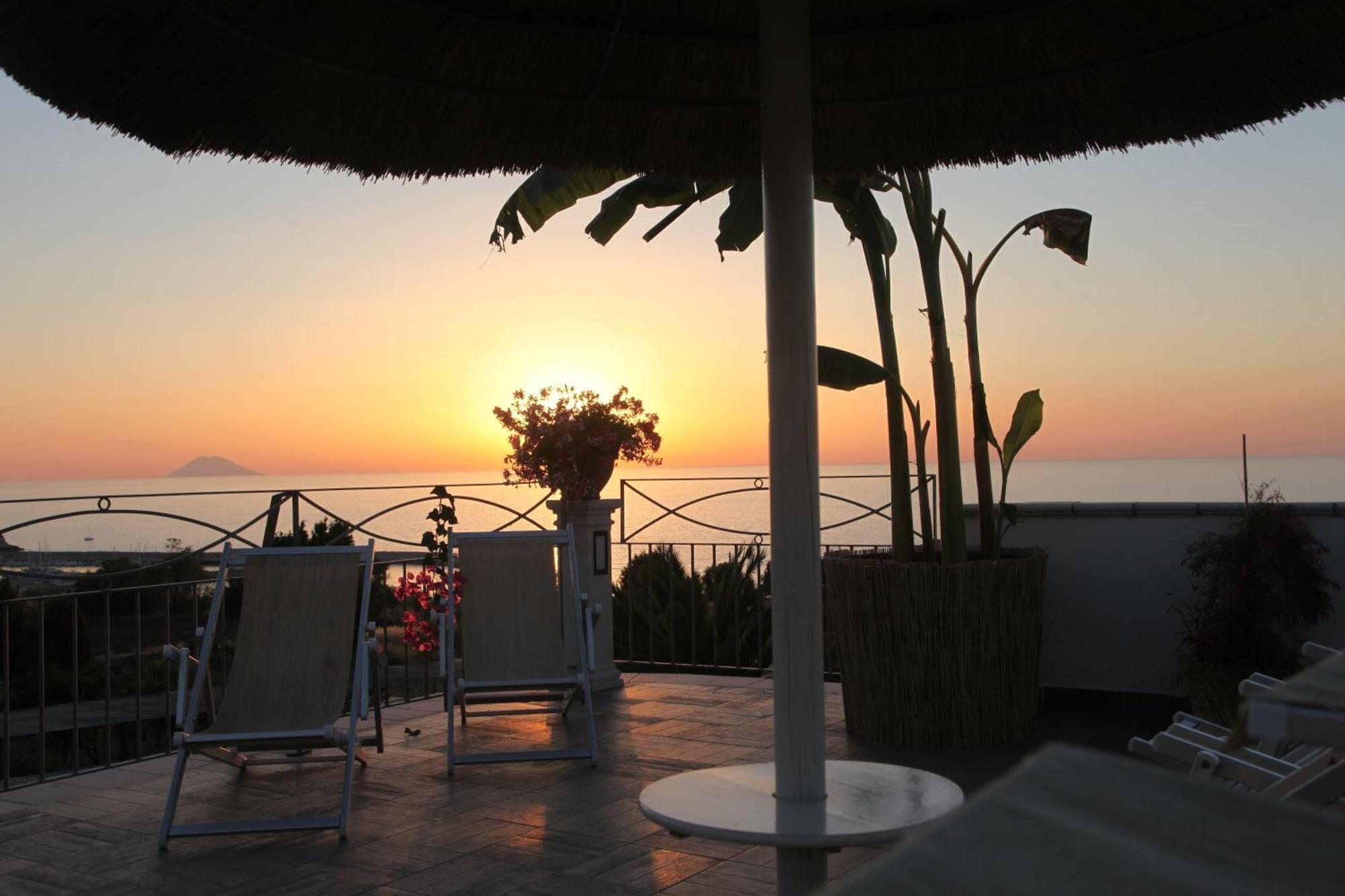 Residence Porto Ulisse Parghelia Eksteriør billede
