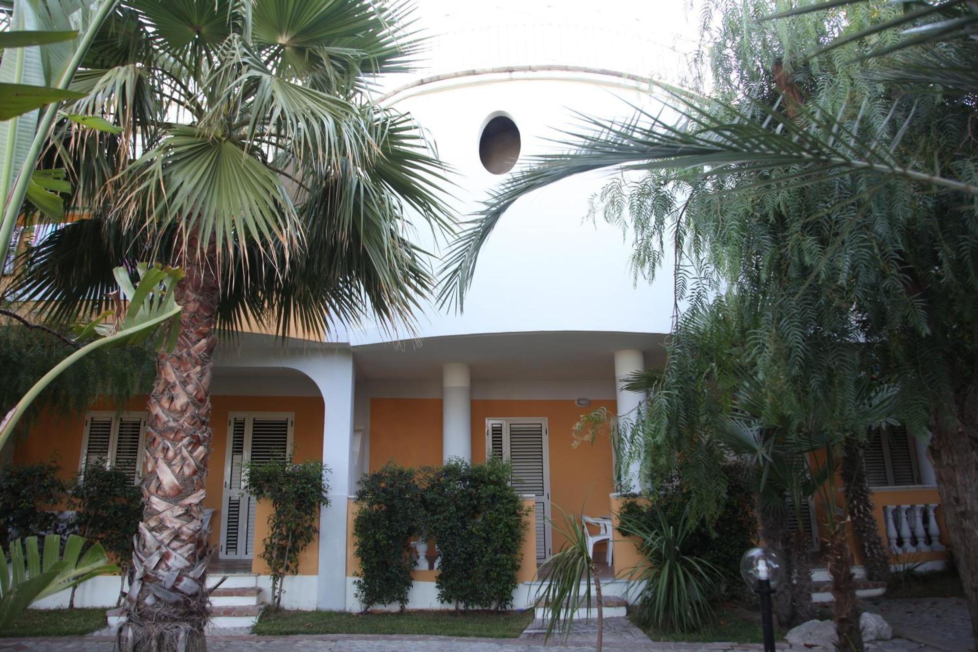 Residence Porto Ulisse Parghelia Eksteriør billede